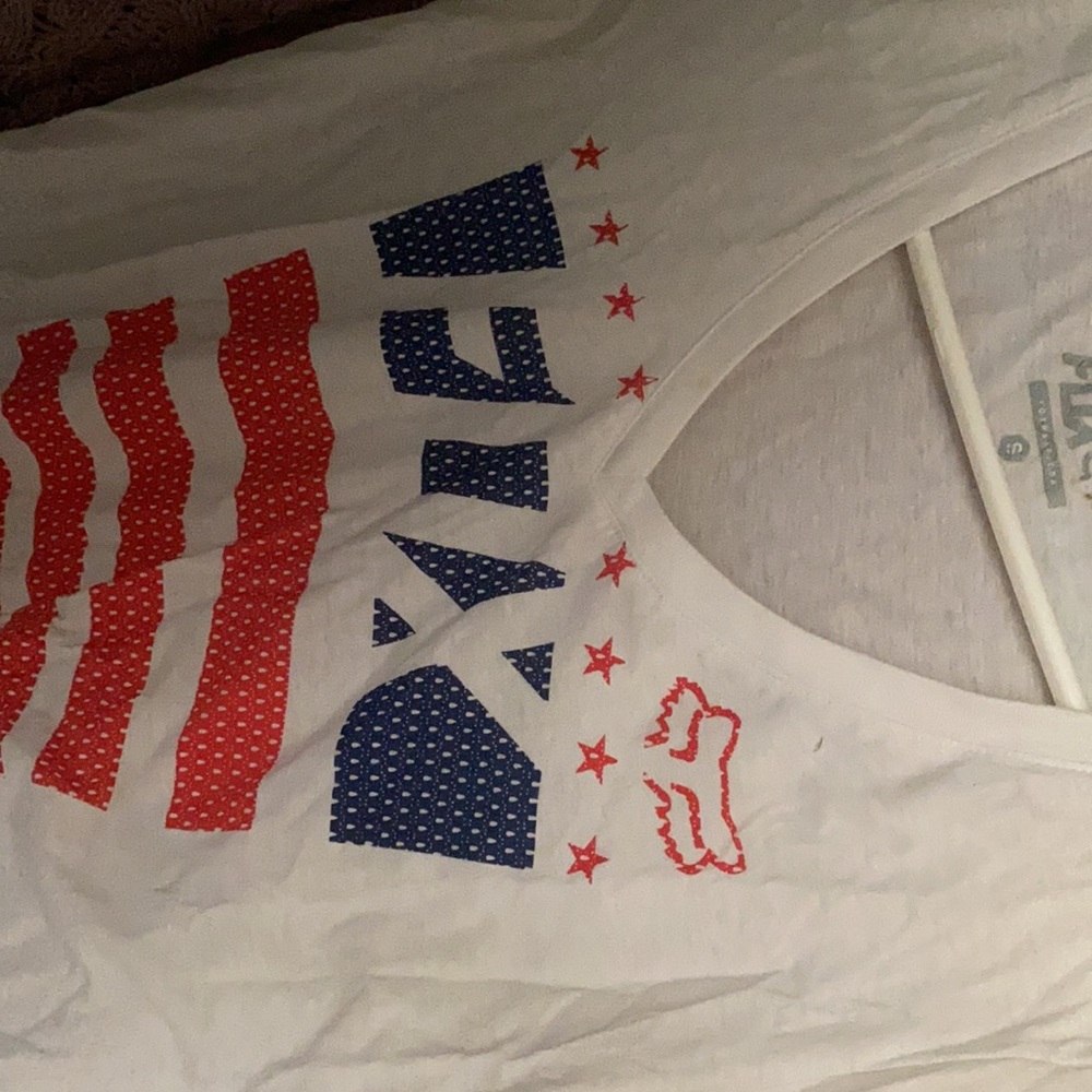Fox V Neck - Picture 2 of 3